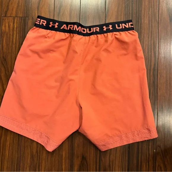 2 for 1 deal. Under Armor shorts and NorthFace Pullover - Picture 5 of 6